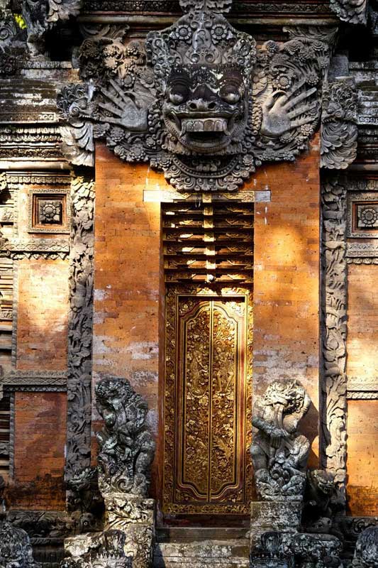 Angkul Angkul Batu Bata Tradisional Pada Rumah Bali