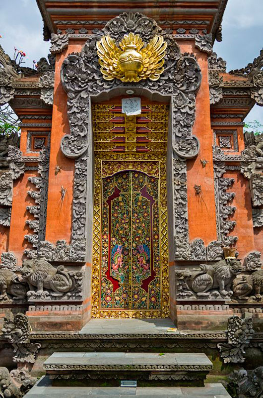 Angkul Angkul Style Bali Batu Bata Dengan Ukiran Batu Alam